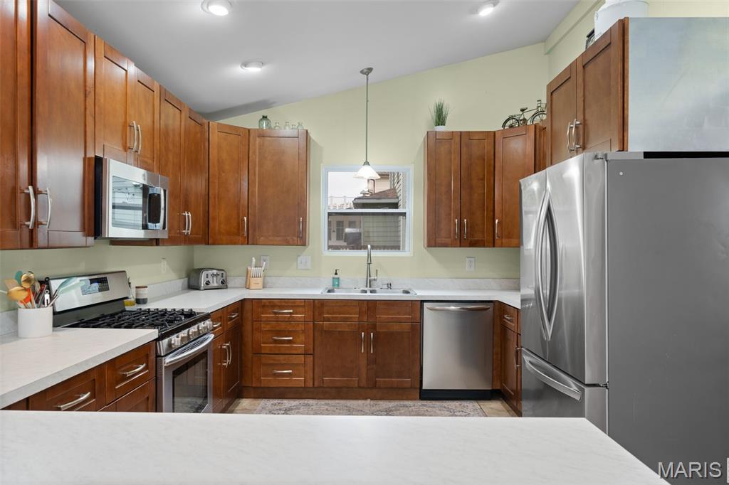 2855 Laclede Station Road Property Photo 15