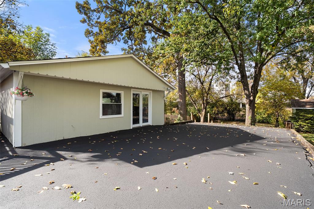 2855 Laclede Station Road Property Photo 25