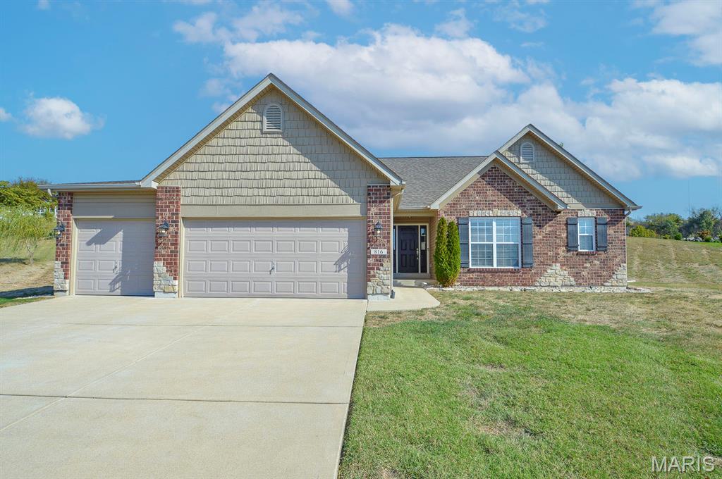 816 Briar Lake Place