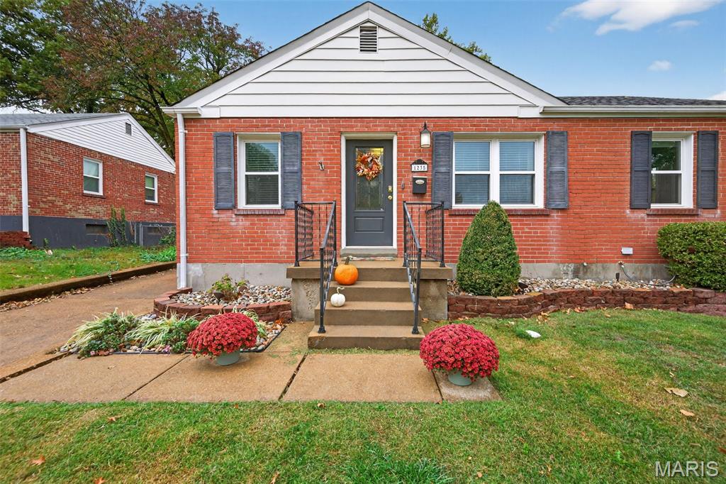 1235 Charlane Court Property Photo 5