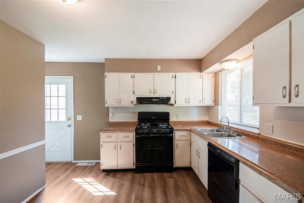 4327 Sulla Drive Property Photo 10