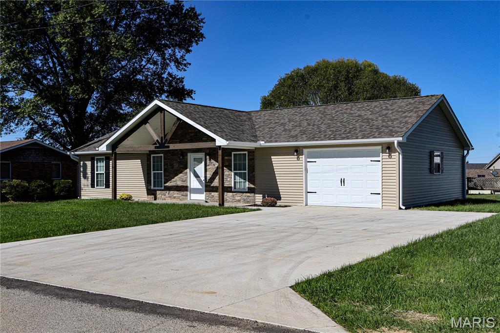 105 Estes Drive Property Photo 1