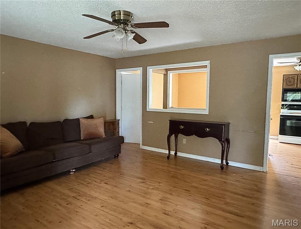 4035 Manhattan Avenue Property Photo 2