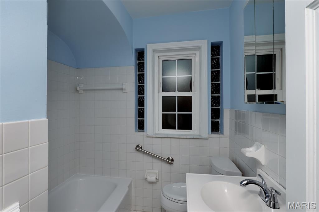 8724 Bridgeport Avenue Property Photo 14