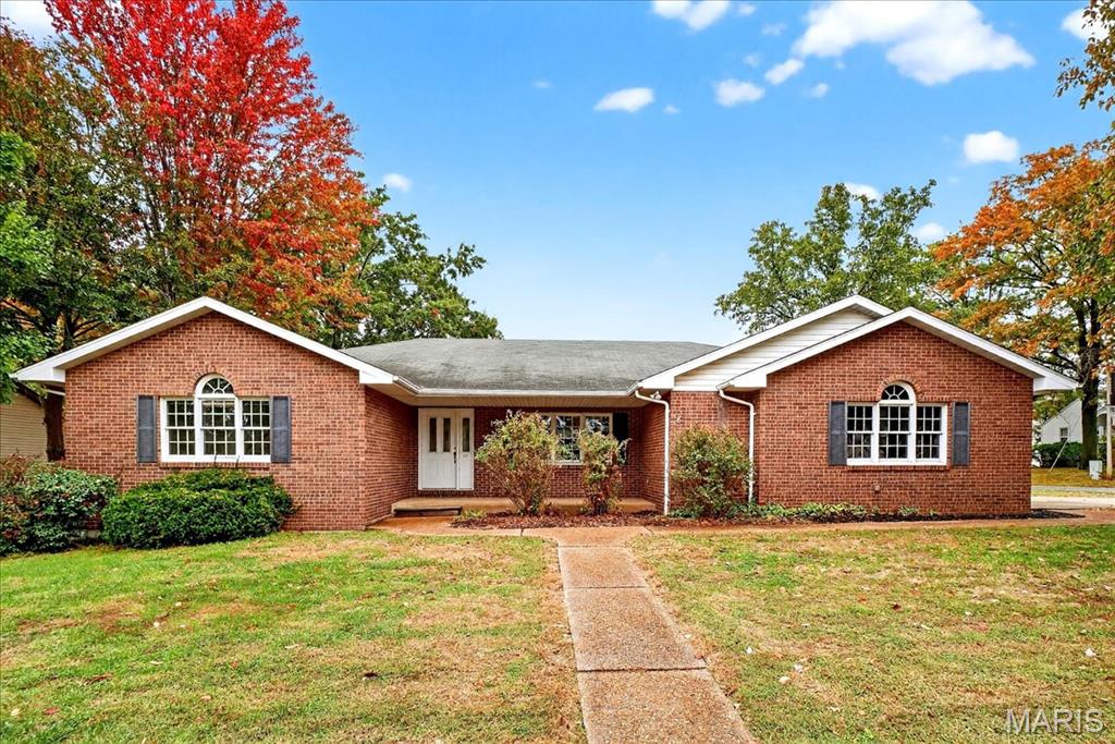 201 Oak Tree Drive Property Photo 1