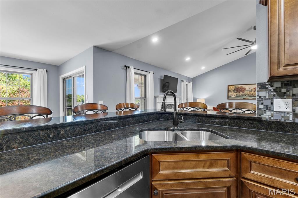 2402 Smith Trail Road Property Photo 9