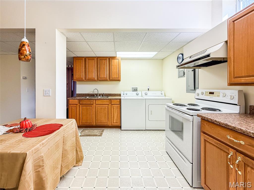 1026 Thornbury Place Property Photo 38