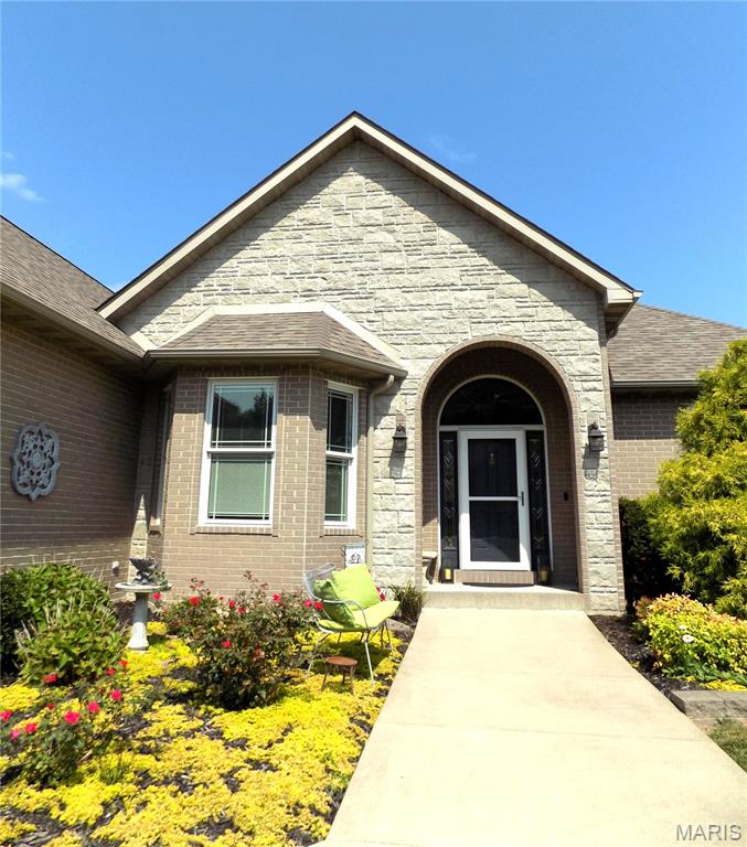 1011 Carriage Lane Property Photo 4
