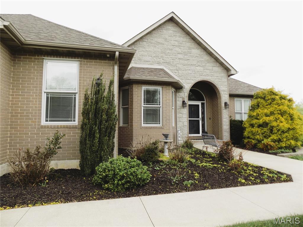 1011 Carriage Lane Property Photo 7