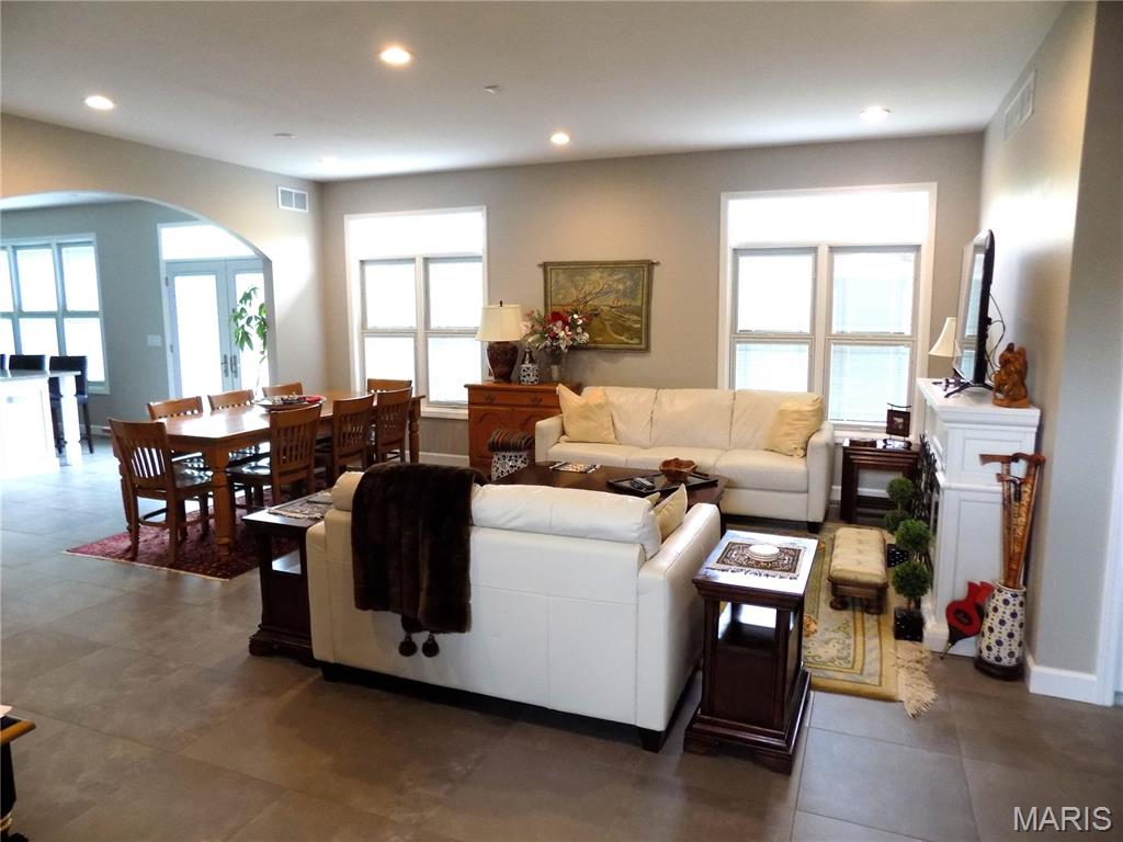 1011 Carriage Lane Property Photo 17