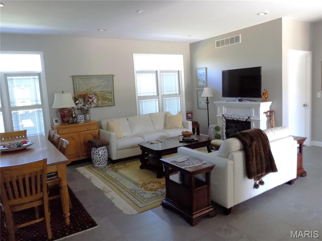 1011 Carriage Lane Property Photo 18