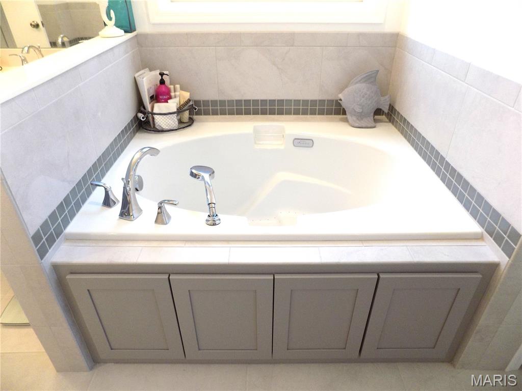 1011 Carriage Lane Property Photo 39