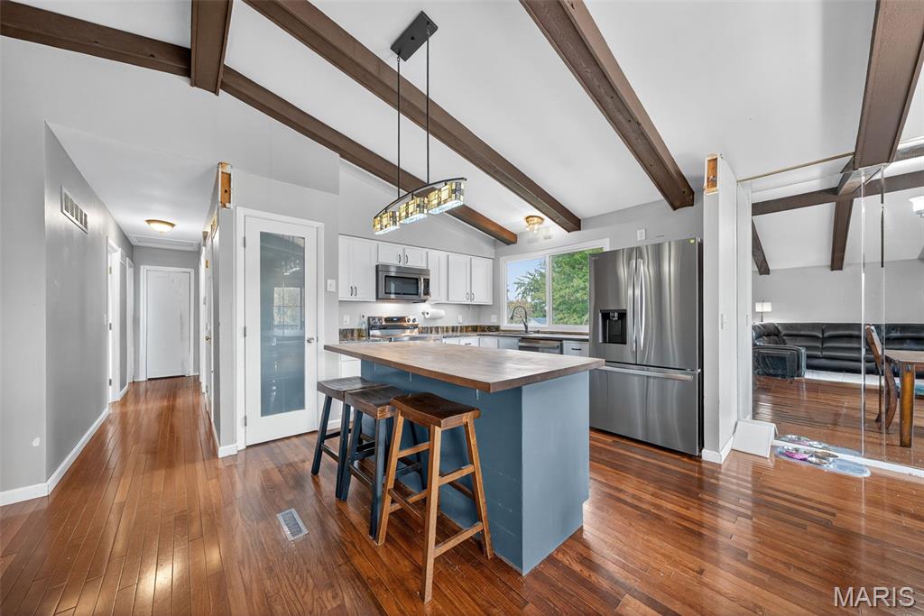 1605 Country Acres Drive Property Photo 2