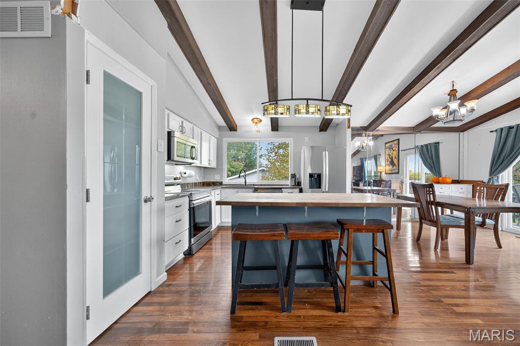 1605 Country Acres Drive Property Photo 12