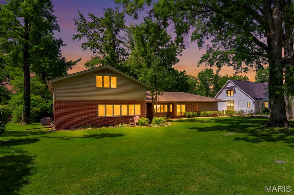 15 Ladue Ridge Property Photo 1