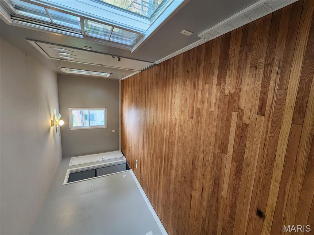 8550 Jenny Drive Property Photo 4