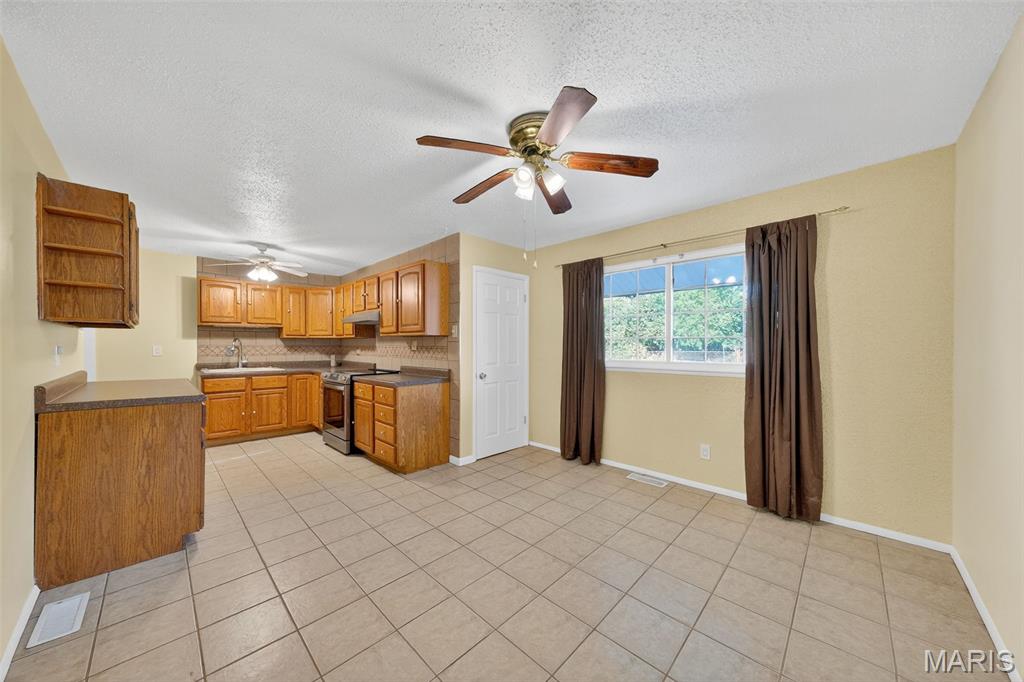 3291 Bristol Hall Drive Property Photo 5