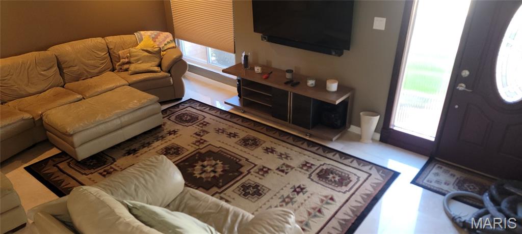 10070 Sakura Drive Property Photo 2