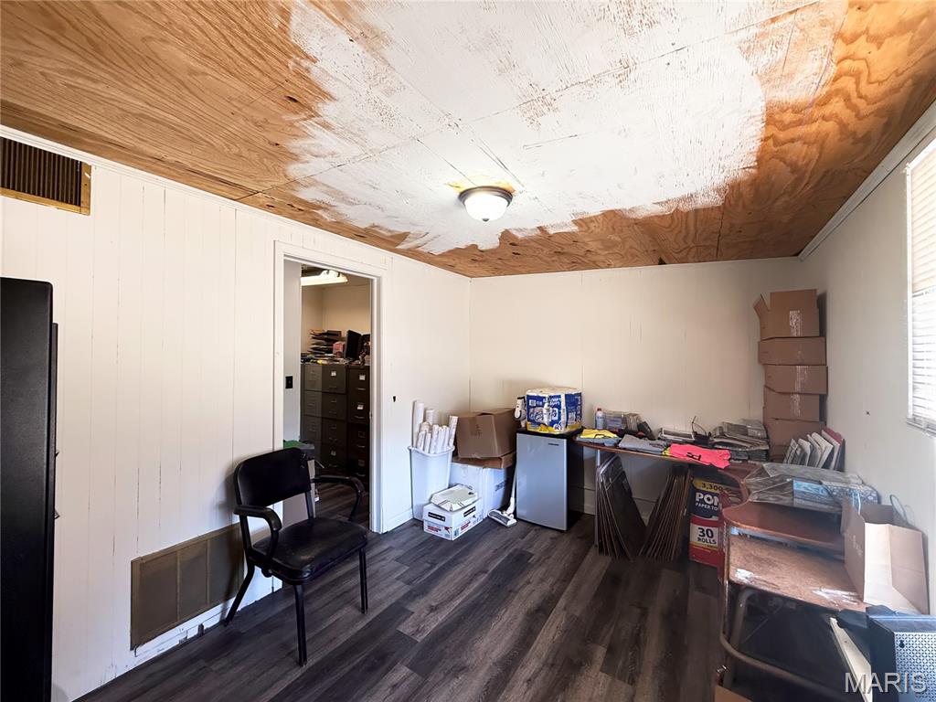 202 N Mccune Street Property Photo 17