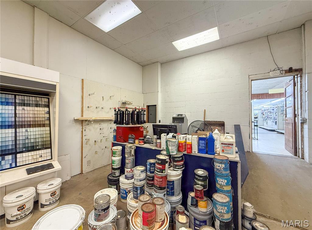 202 N Mccune Street Property Photo 29