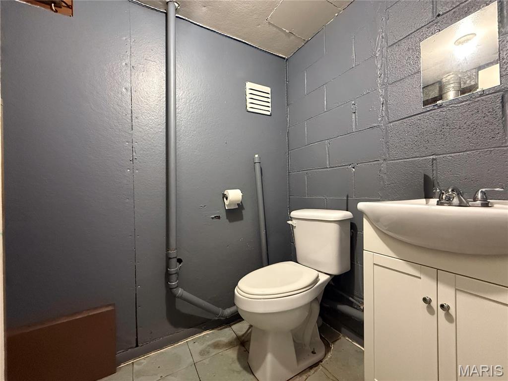 202 N Mccune Street Property Photo 43