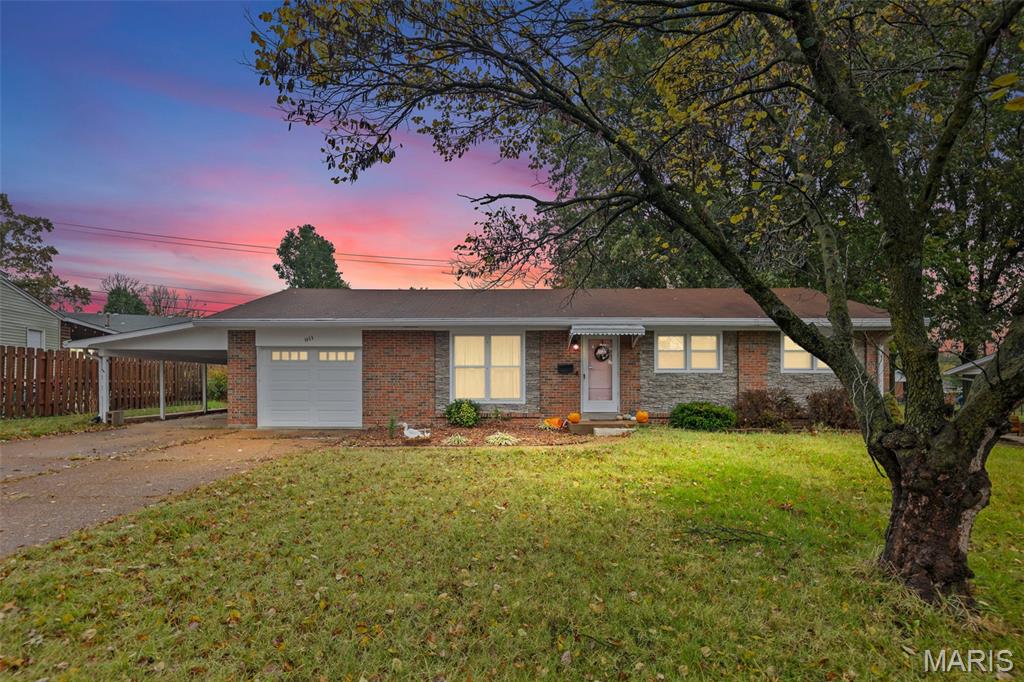 911 N Briegel Street Property Photo 1