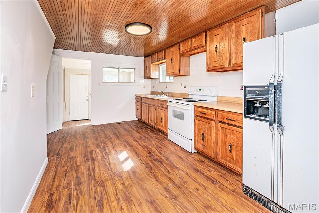 7000 Twin River Road Property Photo 9