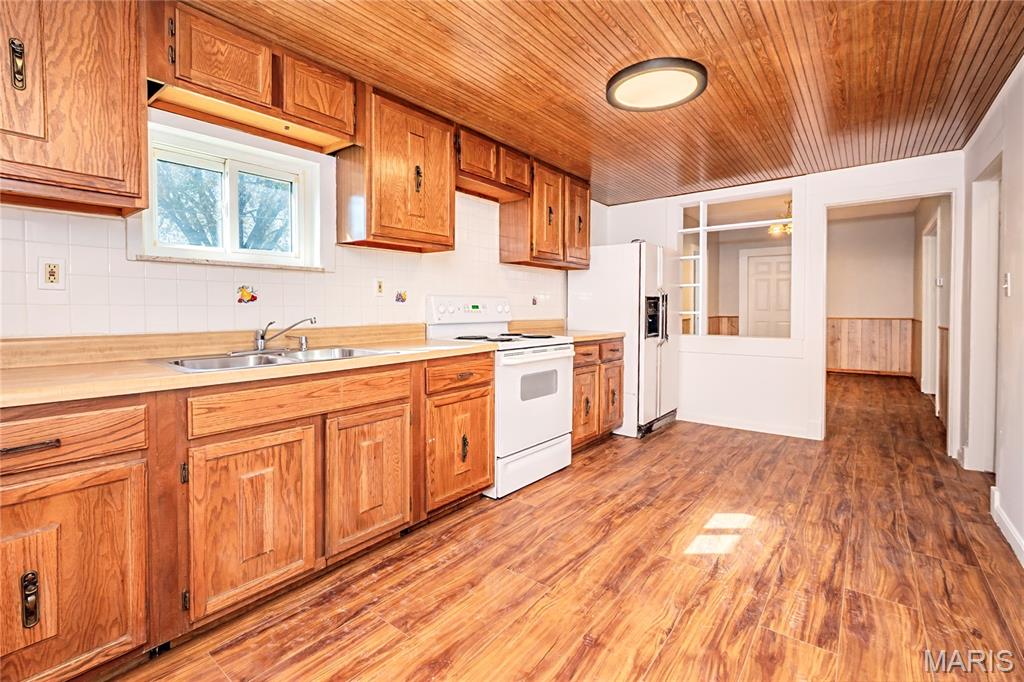 7000 Twin River Road Property Photo 10