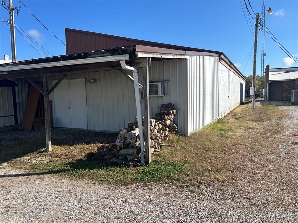 123 S Main Property Photo 9