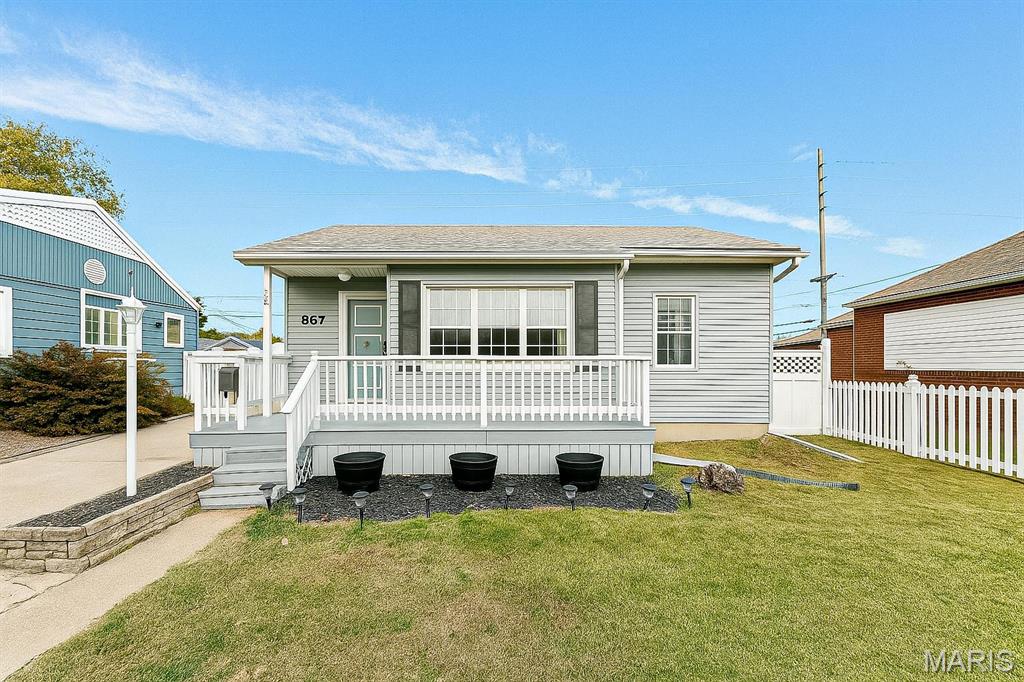 867 E Penning Avenue Property Photo 1