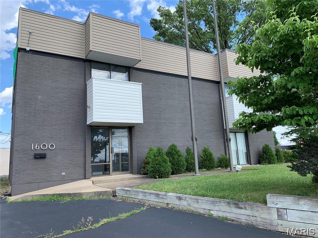 1600 N Warson Road Property Photo 1
