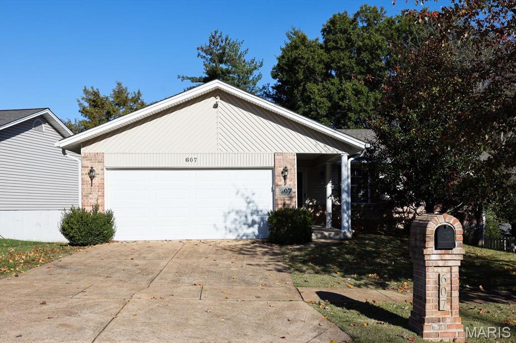 607 Rustic Valley Drive Property Photo 1