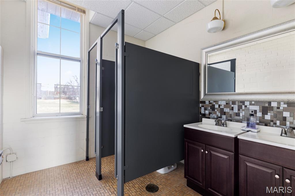 120 Henry Avenue Property Photo 31