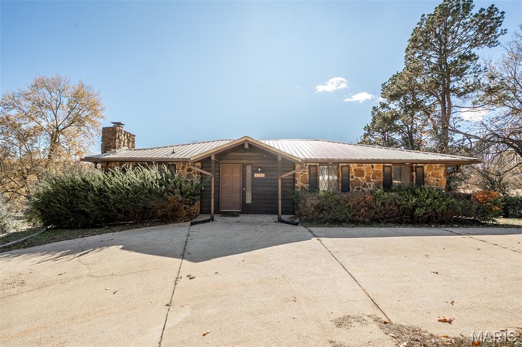 1008 Barton Road Property Photo 1