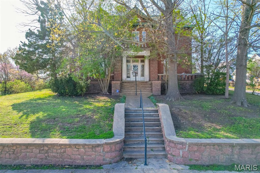 225 S 6th Street Property Photo 1