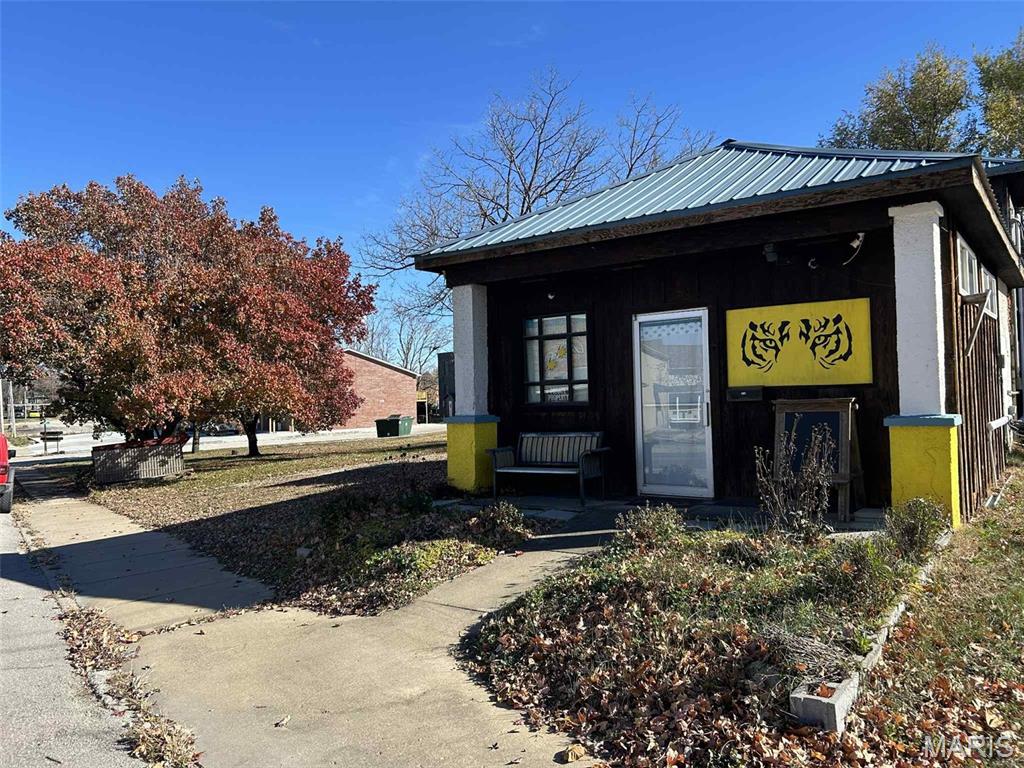 502 E Washington Street Property Photo 1