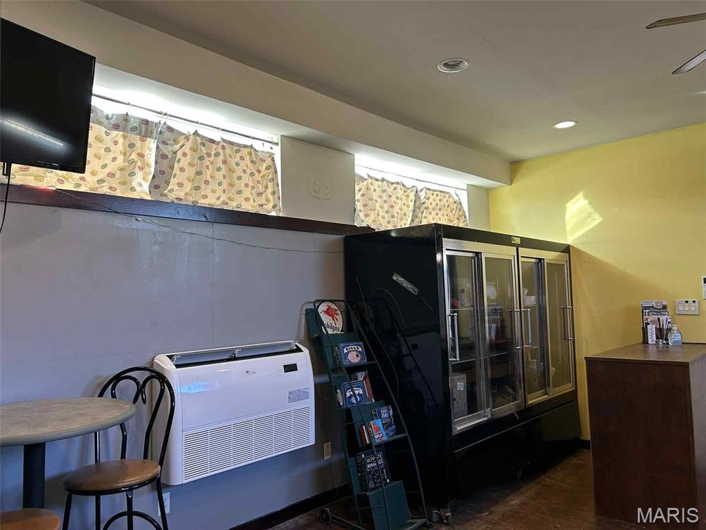 502 E Washington Street Property Photo 4