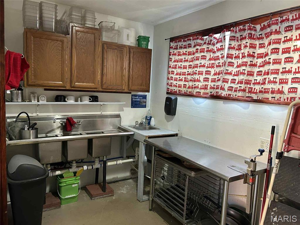 502 E Washington Street Property Photo 9