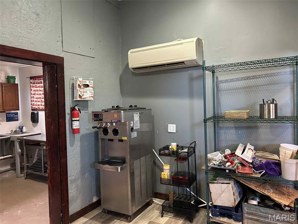 502 E Washington Street Property Photo 10