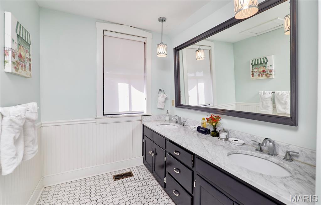 214 E 1st Street Property Photo 63