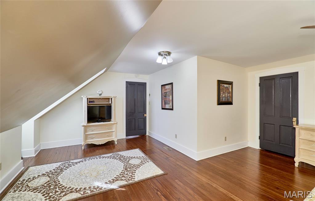 214 E 1st Street Property Photo 71