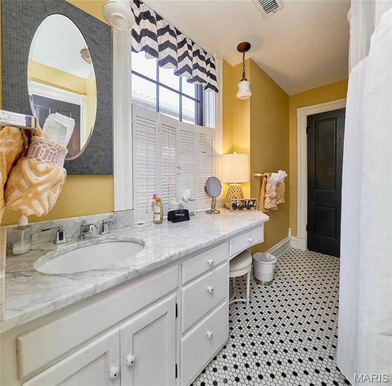 214 E 1st Street Property Photo 83