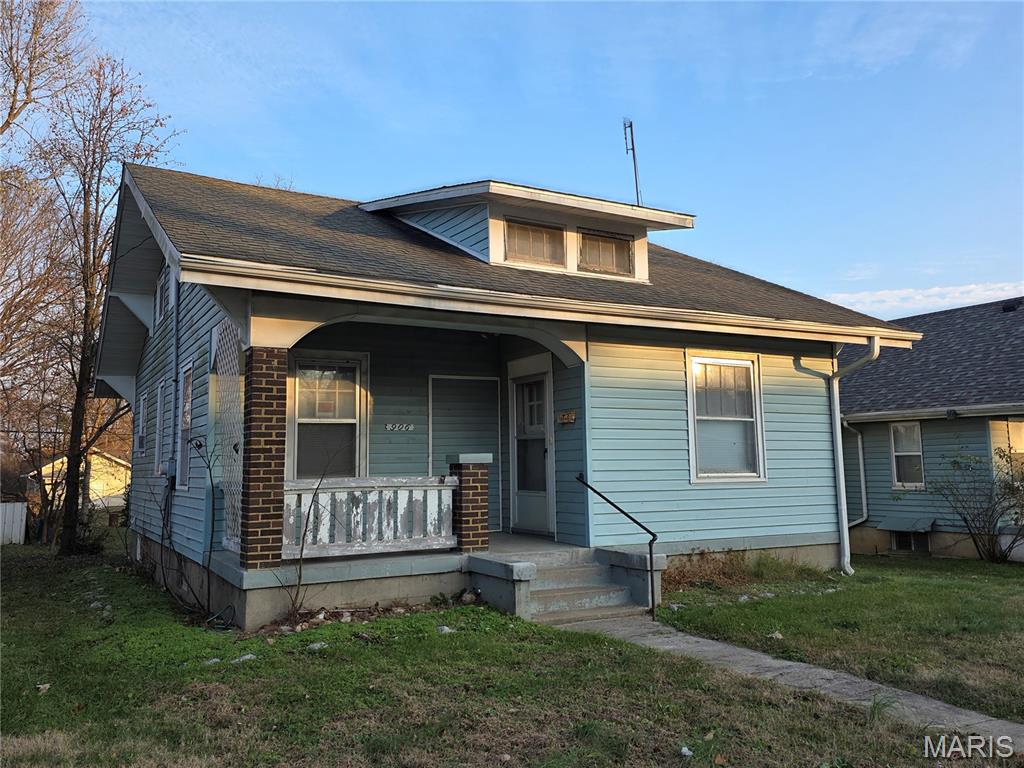 906 S Ellis Street Property Photo 1