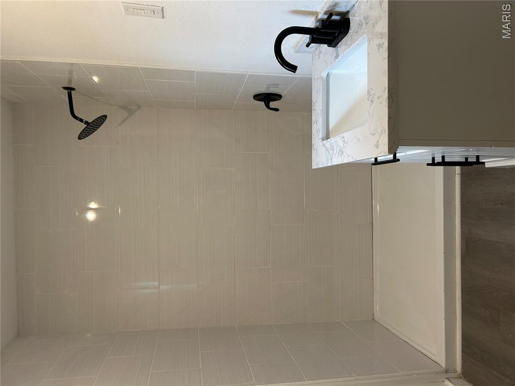 207 E Marshall Street Property Photo 7
