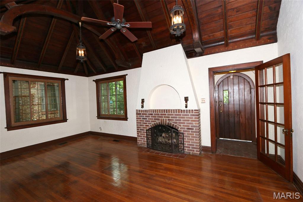 8788 Pine Avenue Property Photo 5