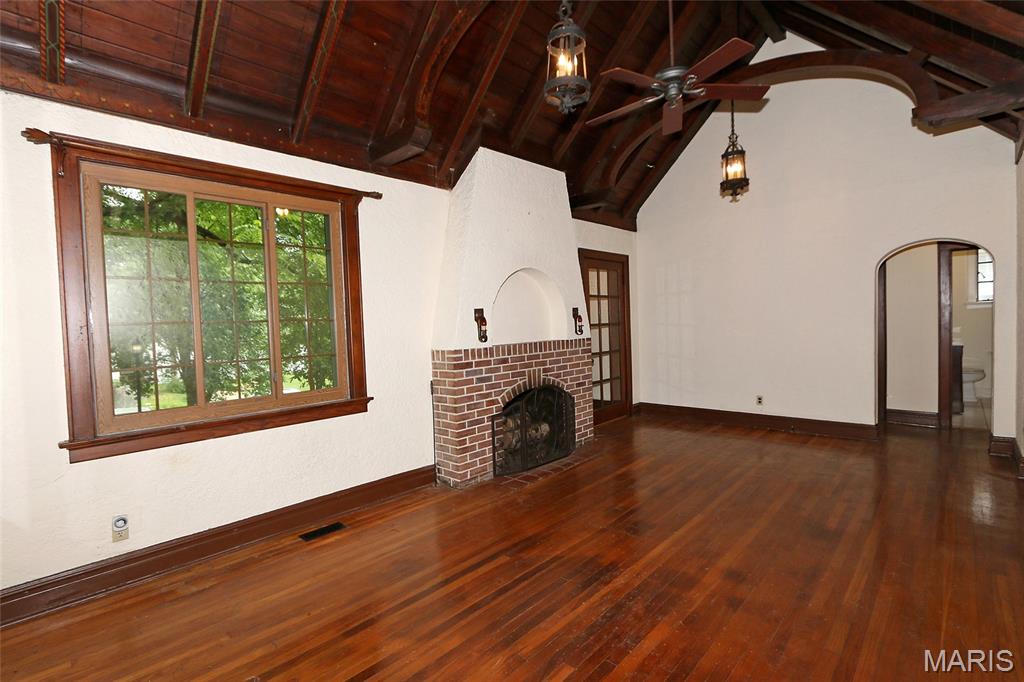 8788 Pine Avenue Property Photo 6