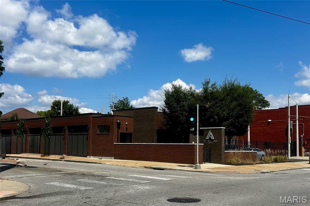 5897 Delmar Blvd Property Photo 1
