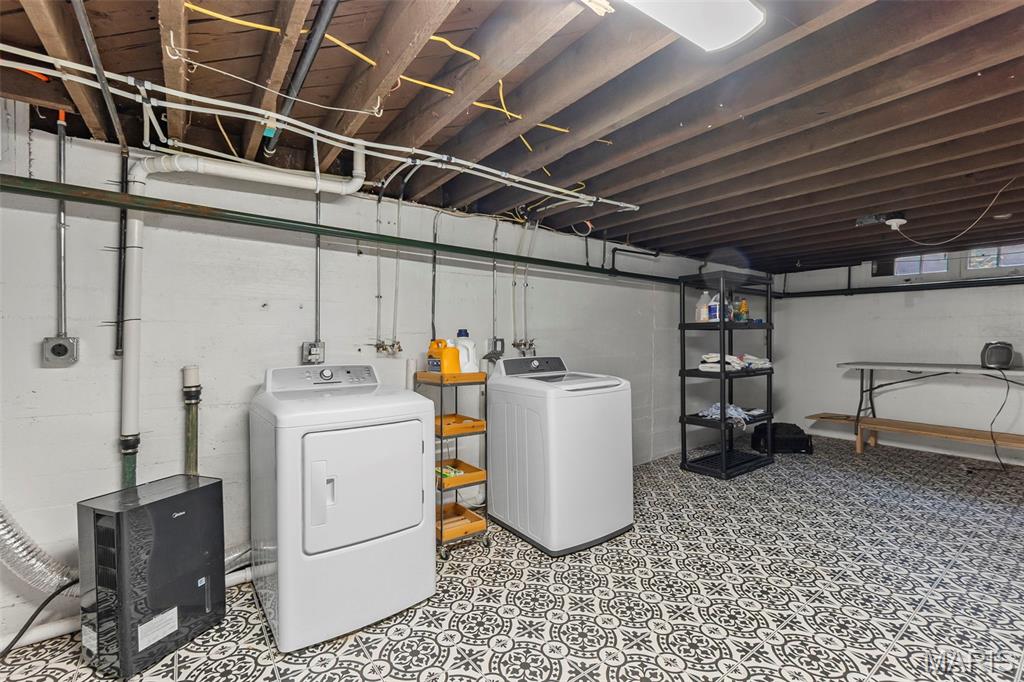 221 W Saint Joseph Street Property Photo 48