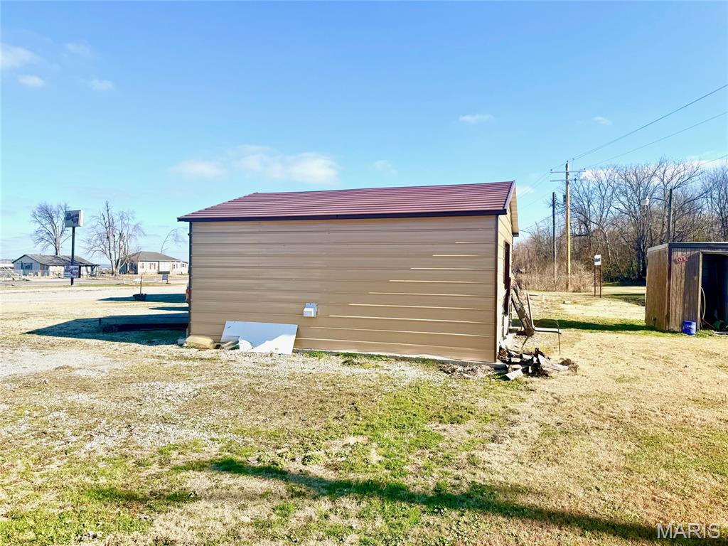 307 E State Street Property Photo 4