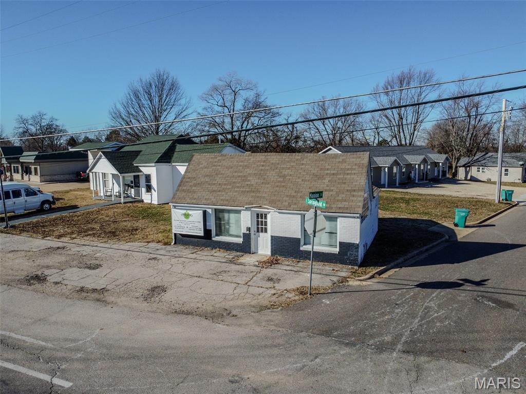 207 E Springfield Road Property Photo 3